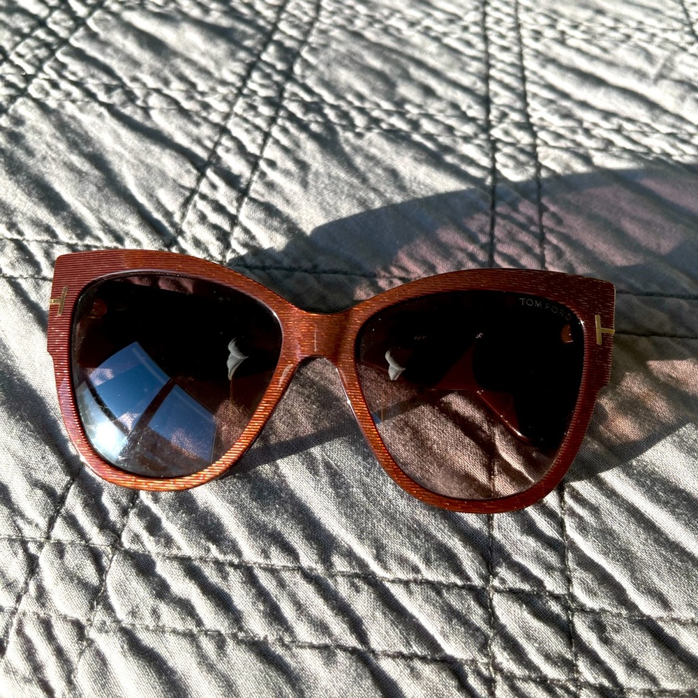 Cat eye sunglasses